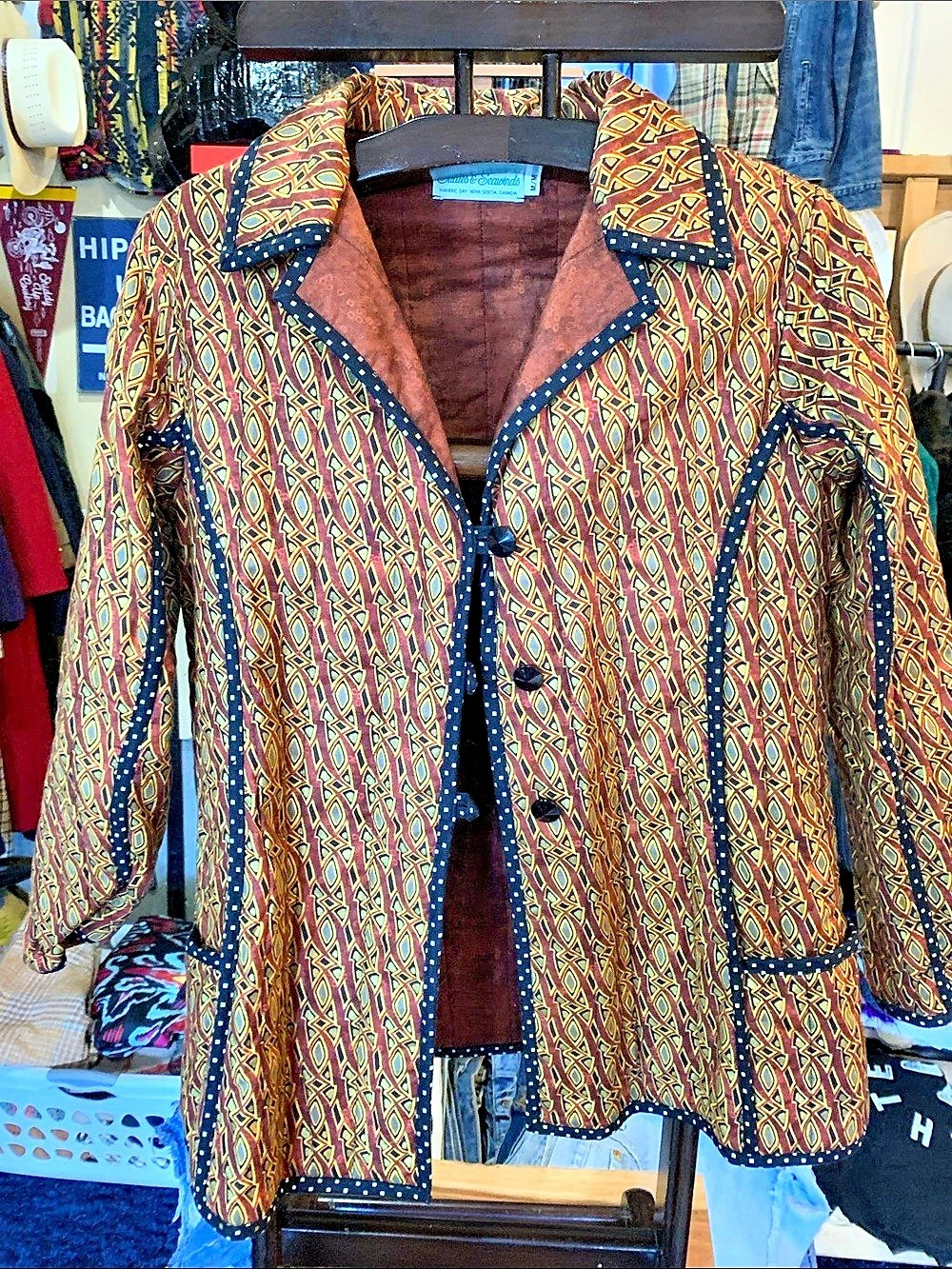 Suttles & Seawinds Women's Geometric Pattern Quilted Jacket in Brown & Gold